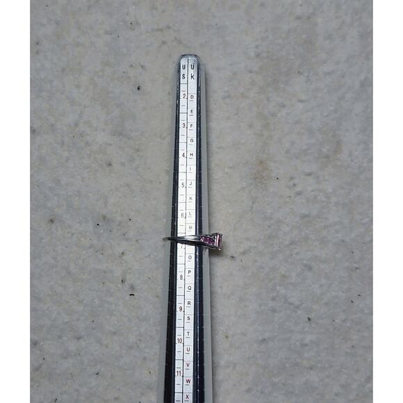 10K White Gold Princess Cut Ring Size 7 – Pink/Purple Gemstone Band Elegant Gift - Picture 3 of 5